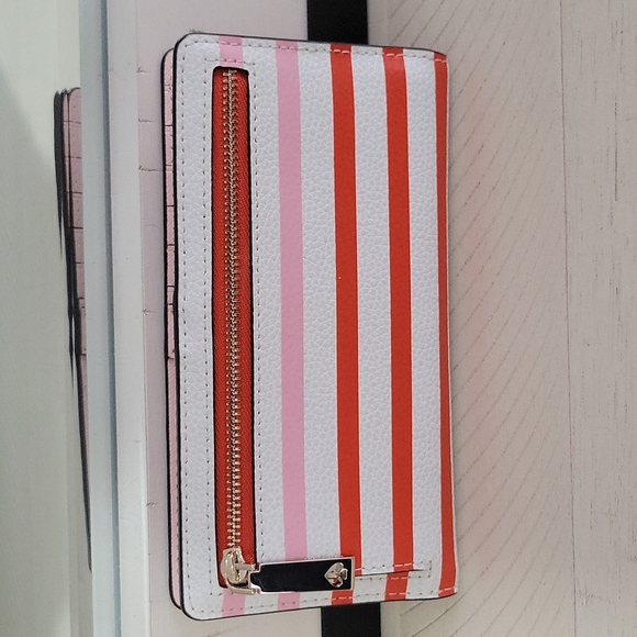 Kate Spade bifold wallet with snap closure - Picture 2 of 3